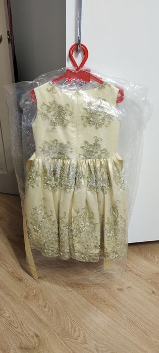 Платье нарядное размер 128,праздник осени