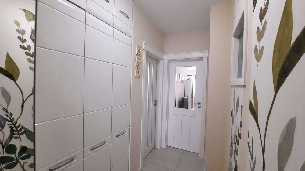 Дава се под наем Тристаен апартамент в Варна, Център - 100 кв.м за 847.62 € - Снимка #14
