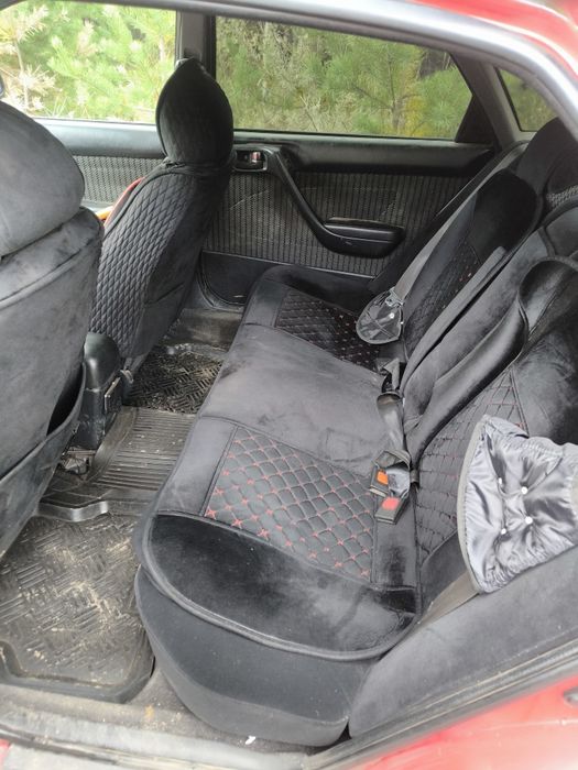 Тойота Карина Е                          .