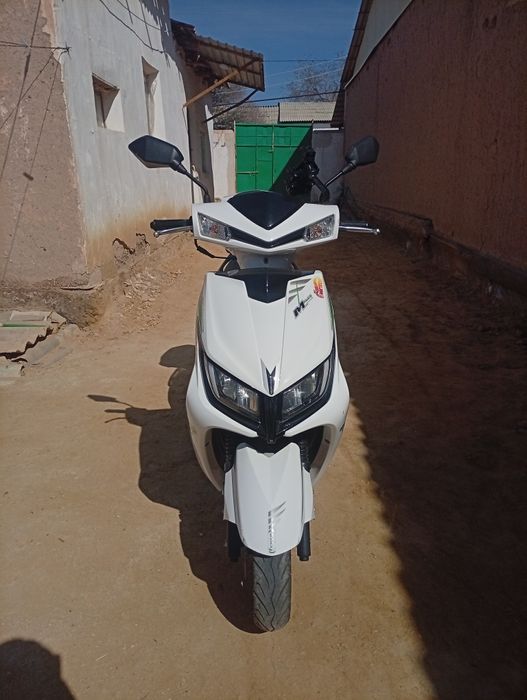 Moped Angel M8. Binzin