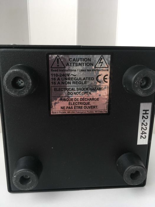 Сетевой фильтр Shunyata Research.