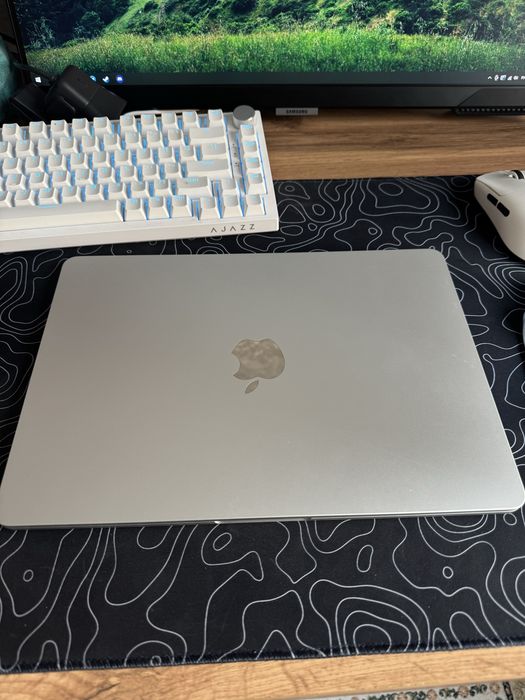 Macbook Air 13’6 M4 Год 2025, 256/16