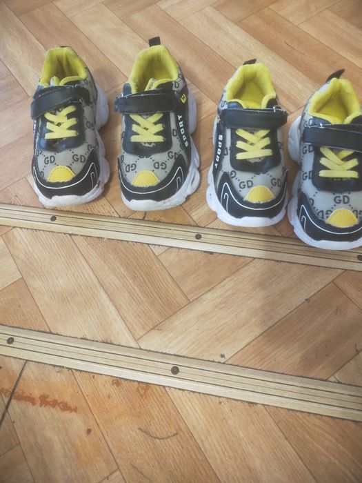 Продаю детскую обувь