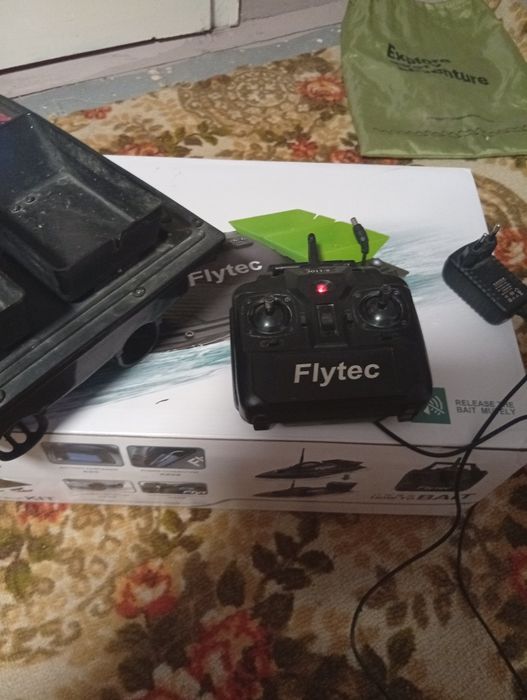 Лодка за нанасяне и захранка