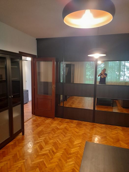 Inchiriez apartament in str. Plopilor