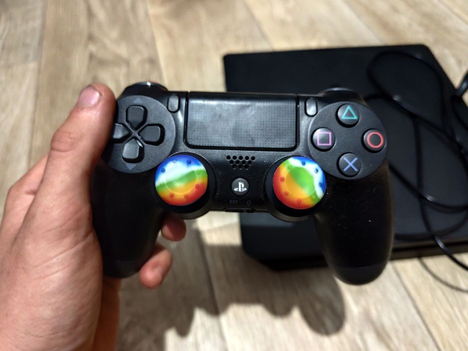 Продам playstation 4 slim