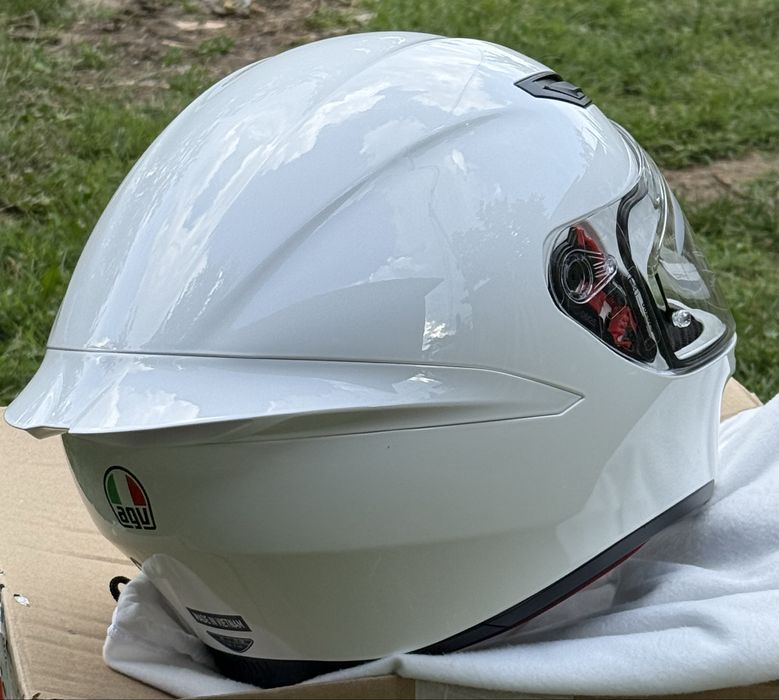 нова каска AGV K1 S размер M цвят бял