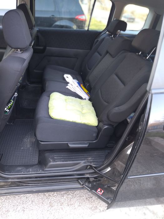 Продавам Мазда 5