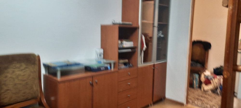 Шкаф, горка,  стенка в гостиную или зал.