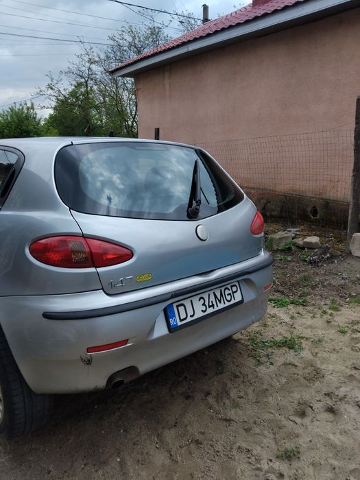 Vând sau dezmembrez