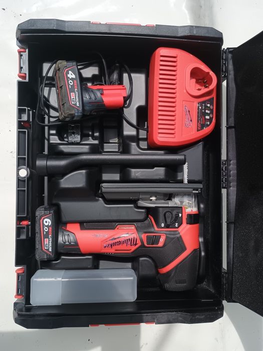 Fierastrau pendular milwaukee fjs , la cutie cu 2 baterii + incarcator