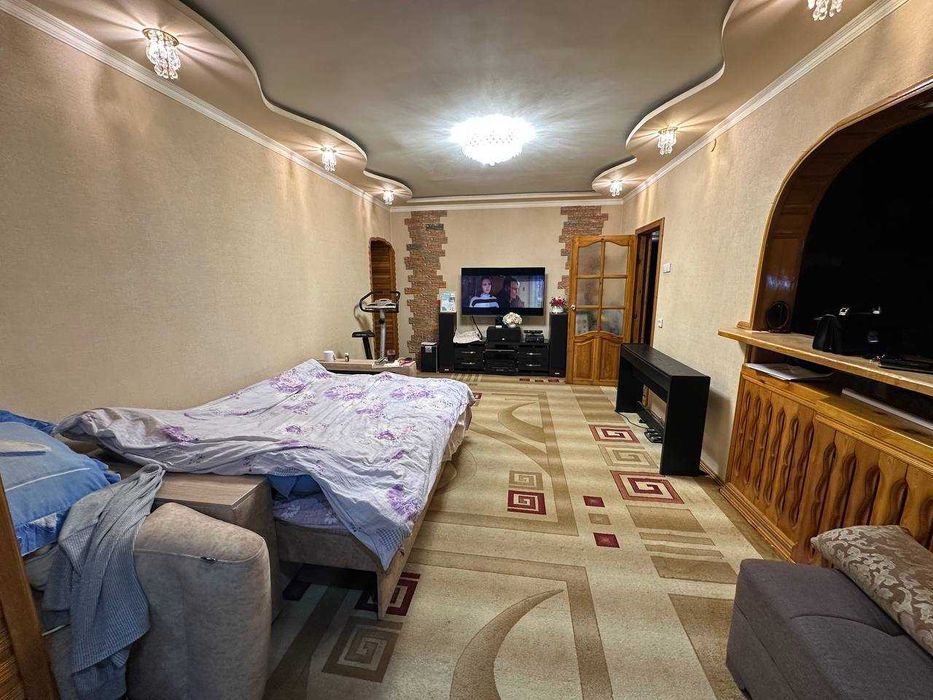 Продаётся 4-ком. квартира в кирпичном доме 77-серия ор-р Махтумкули