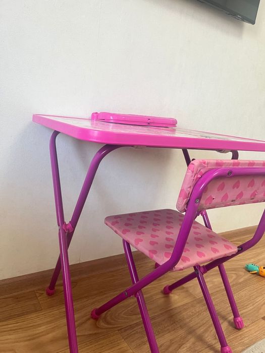 Продам детский столик в хорошем состояний
