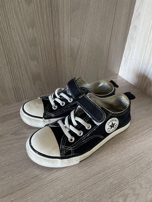 Кроссовки разные