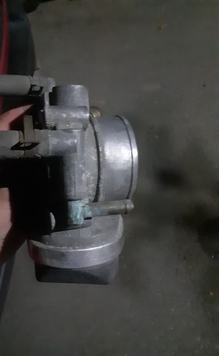 Продам б/у дроссельная заслонка