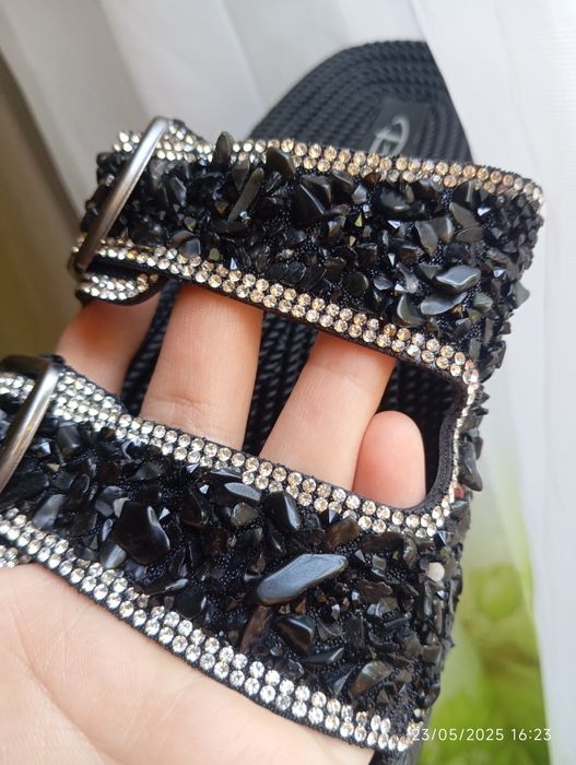 Uyga koʻchaga kiyish uchun tapochka