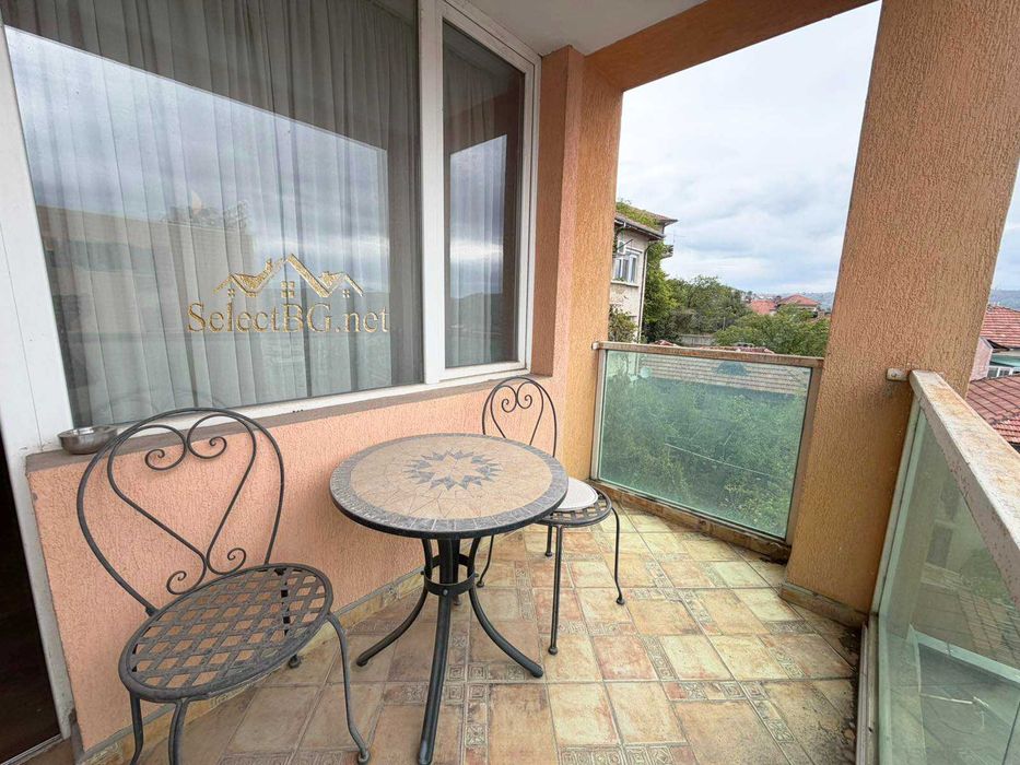 Тристаен панорамен апартамент в центъра на Велико Търново