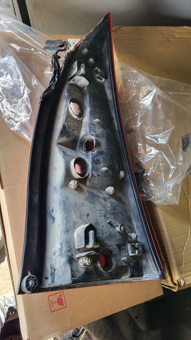 Продам фары мазда премаси 99г