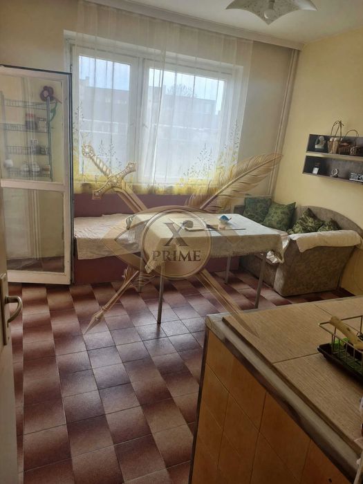 Дава се под наем Тристаен апартамент в Варна, Възраждане 1 - 70 кв.м за 400 € - Снимка #2