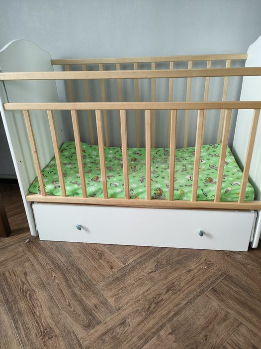 Детская кроватка с матрасом