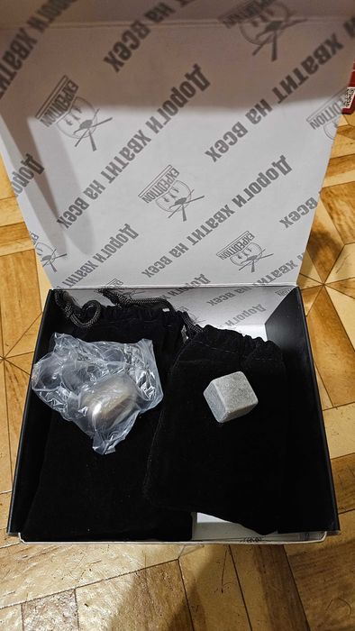 Подарочный набор камни для виски и жемчужины для вина.
