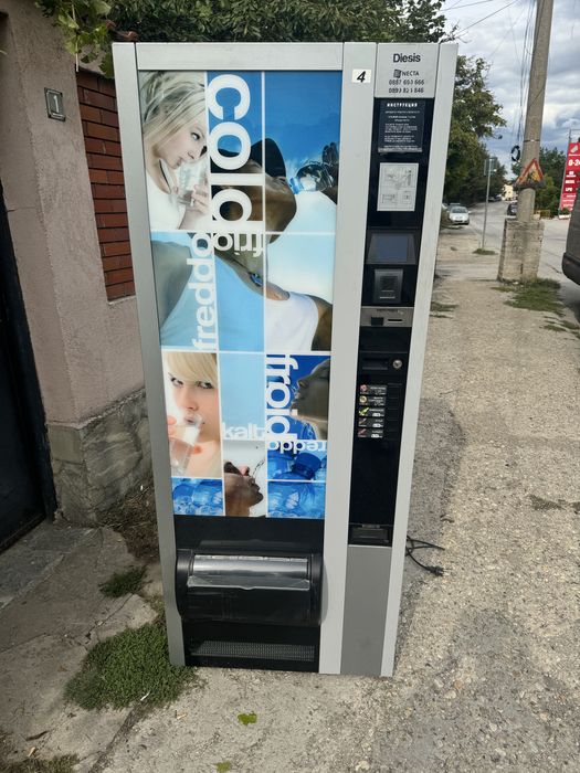 Вендинг машина студени напитки