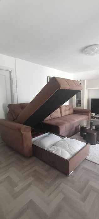 Colțar și masa cu taburete