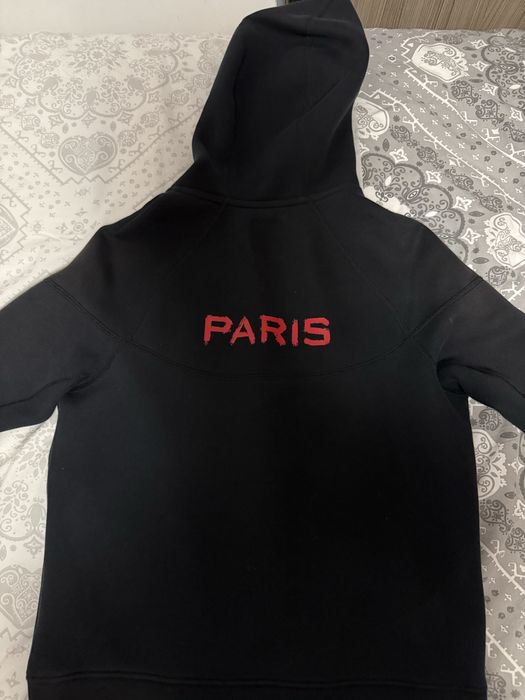 Nike Tech Fleece Paris ( горница и долница)158см-170см