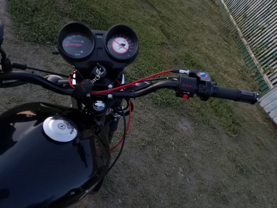 Мотоцикл yaqi 125