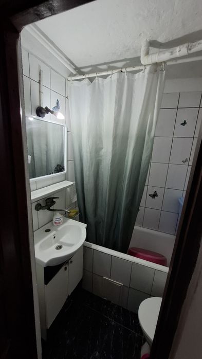 Se vinde apartament 2 camere semidecomandat, strada Slt.Gheorghe Bărboi,etaj 3.Pret 55000 €