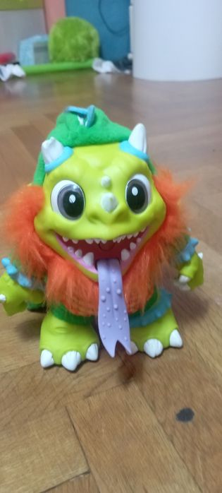 Продавам това е интересно тролче което прави интересни неща!