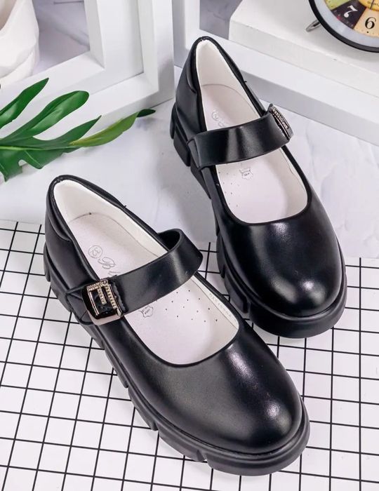 Продам туфли для девочки