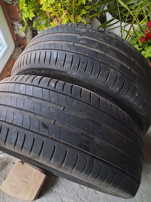 Две гуми MICHELIN 225/55/R16   99W и две PIRELLI 185/60 R15 88H