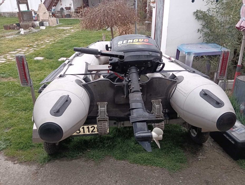 Гумена лодка с двигател