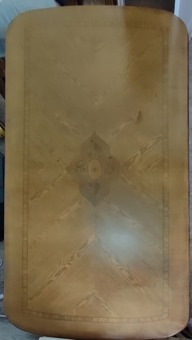 Стол из массива дерева