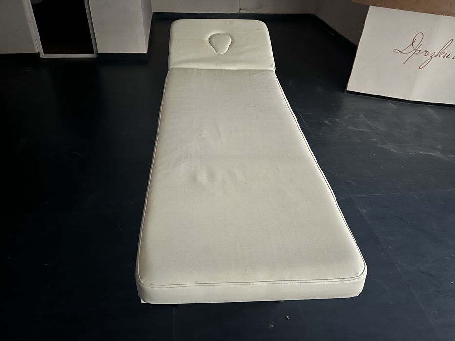 Козметична кушетка