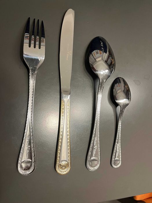 2 комплекта прибори (2х24) Версаче