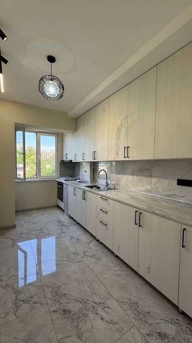 Продается 3х ком квартира, ориентир: Гостиница Россия, 75м²
