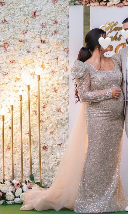 Дълга официална рокля със сребристи паети