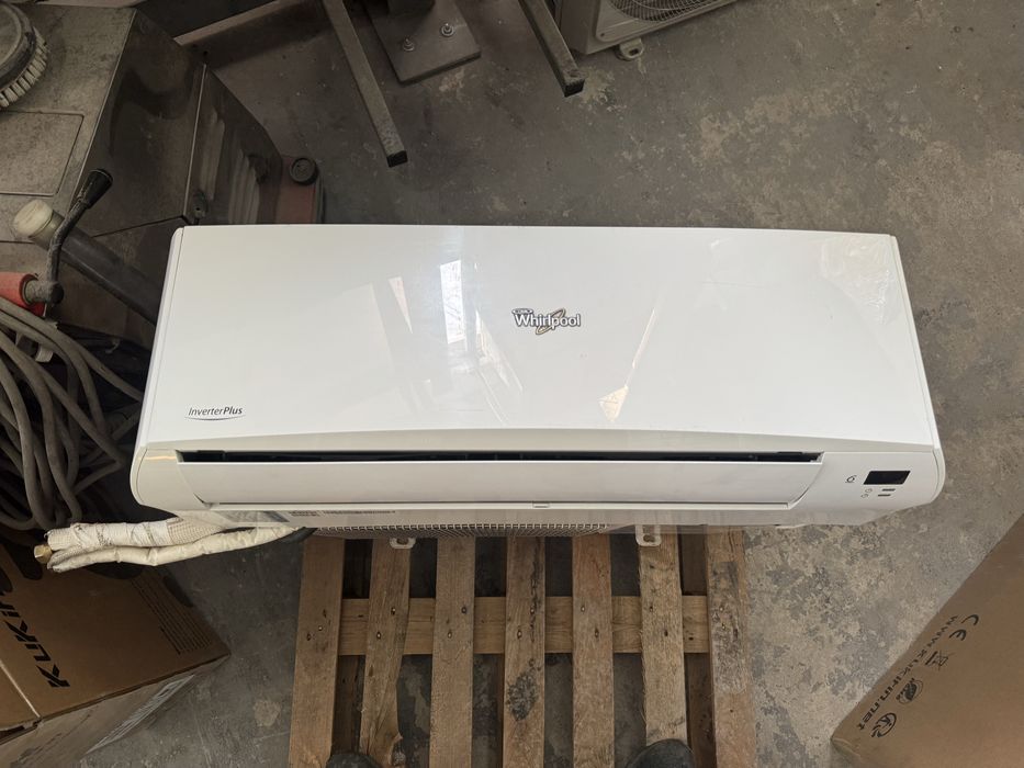 Aparat Aer condiționat Whirlpool 12000 btu invertor kit instalare inclus