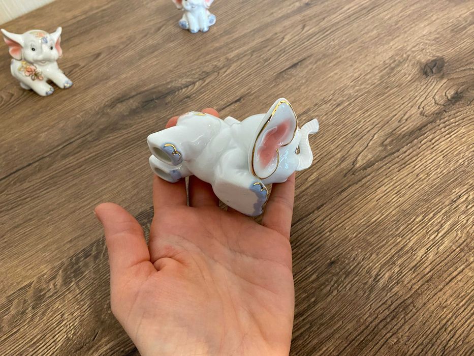 Продам трех слоненков