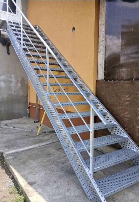 Vând scari zincate exterioare și interioare galvanizate cel mai bun pr