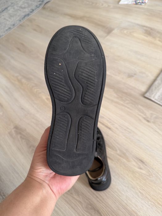 Қыз балаға арналған күздік аяқ киім.