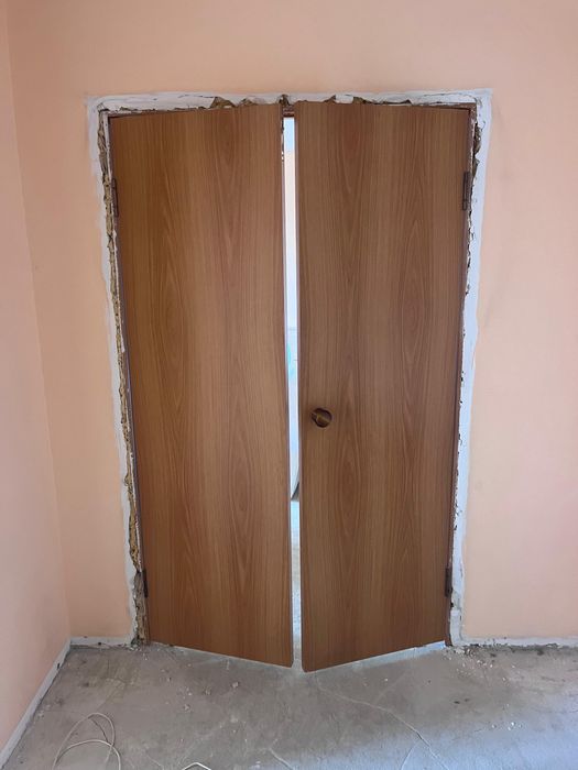 Продам двери в коричневом цвете