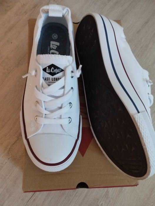 Бели кецове Lee cooper