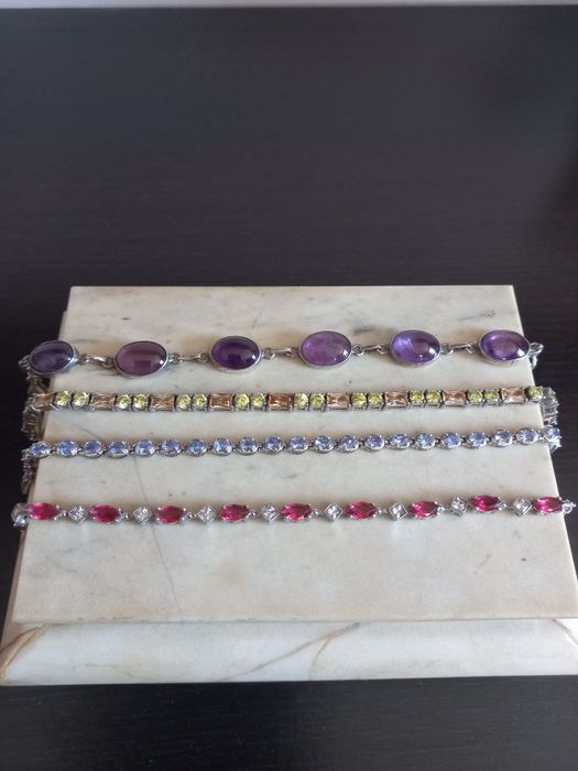 Сребърни гривни с естествени камъни