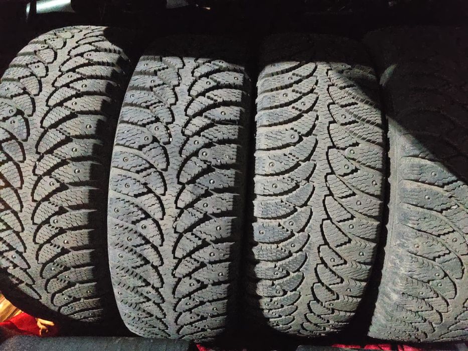 Шины зимние продам