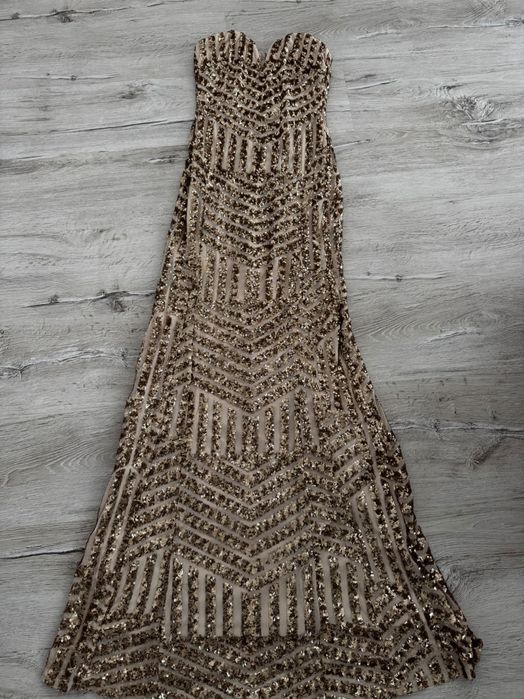 Елегантна рокля с паети