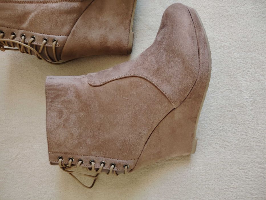 Оригинални дамски боти