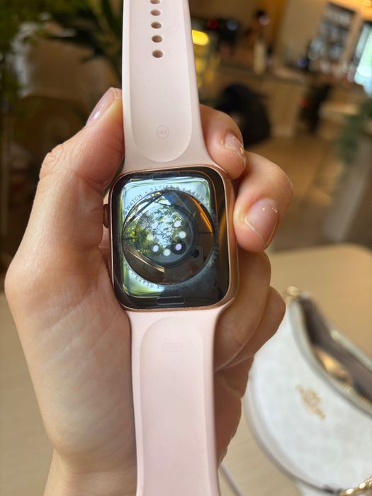 Apple Watch Series 4 pink